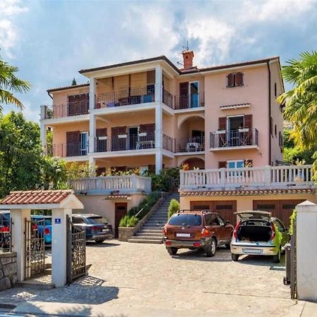 Rona Apartments Ani Ičići Buitenkant foto