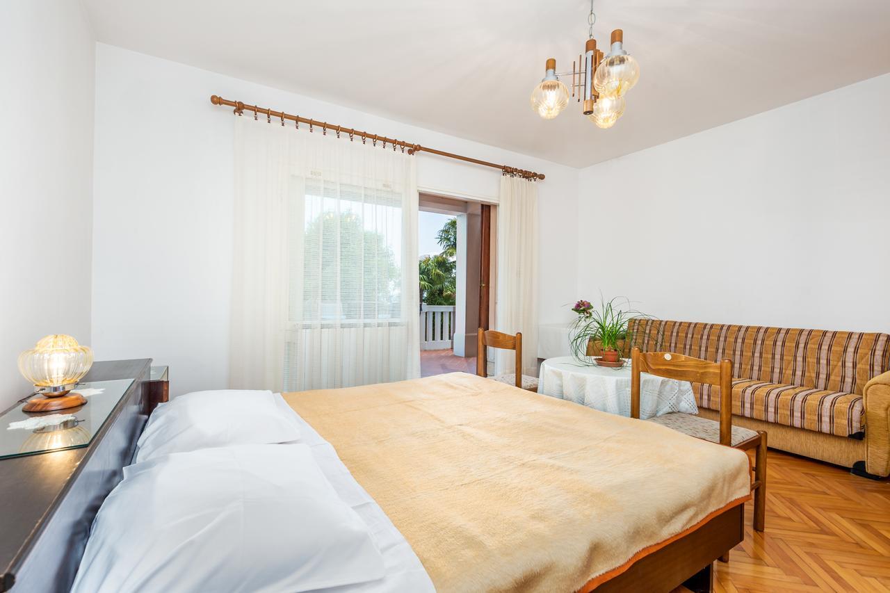 Rona Apartments Ani Ičići Buitenkant foto