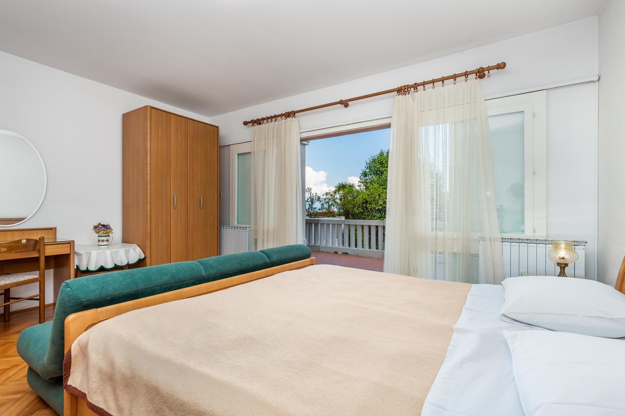 Rona Apartments Ani Ičići Buitenkant foto