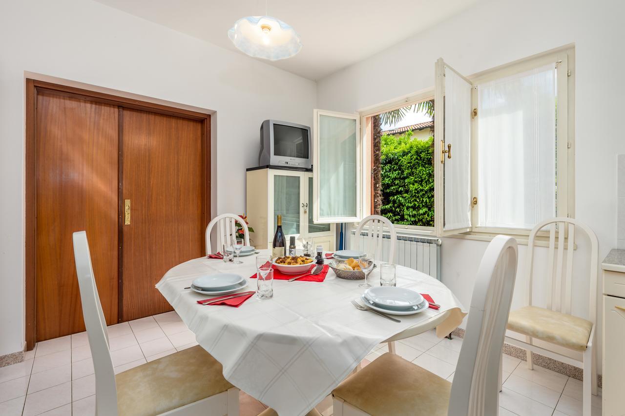 Rona Apartments Ani Ičići Buitenkant foto