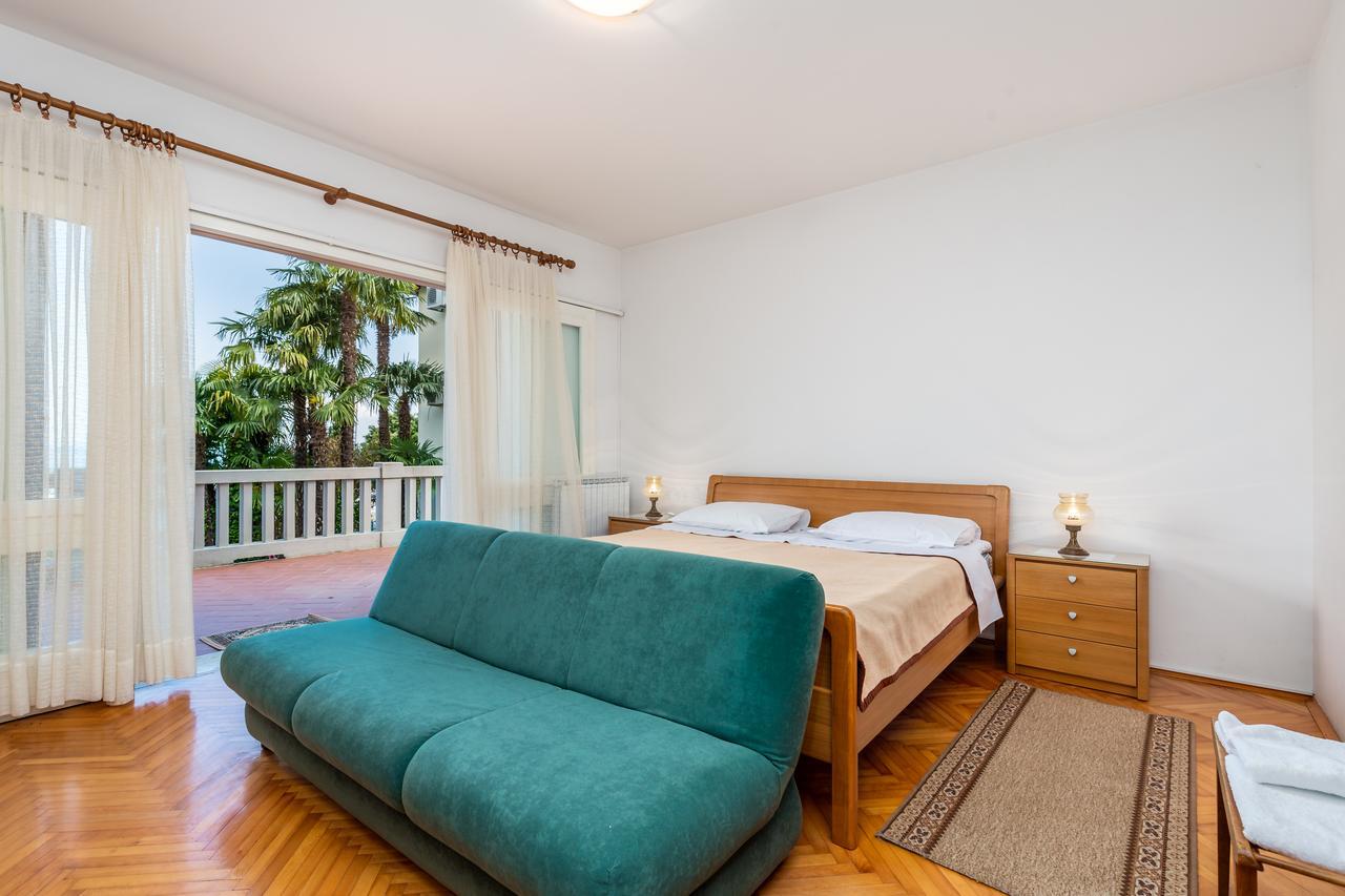 Rona Apartments Ani Ičići Buitenkant foto