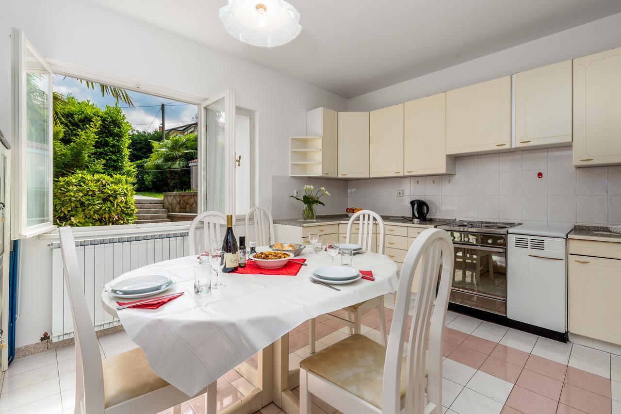 Rona Apartments Ani Ičići Buitenkant foto