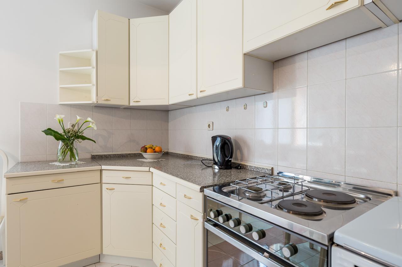 Rona Apartments Ani Ičići Buitenkant foto