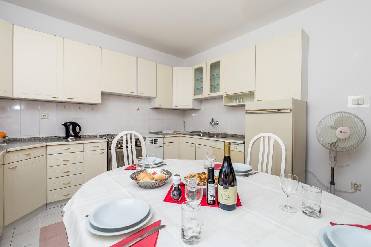 Rona Apartments Ani Ičići Buitenkant foto