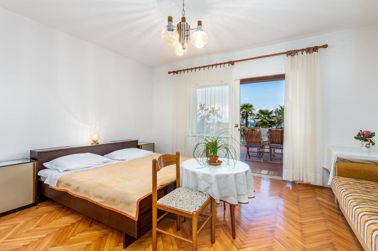 Rona Apartments Ani Ičići Buitenkant foto