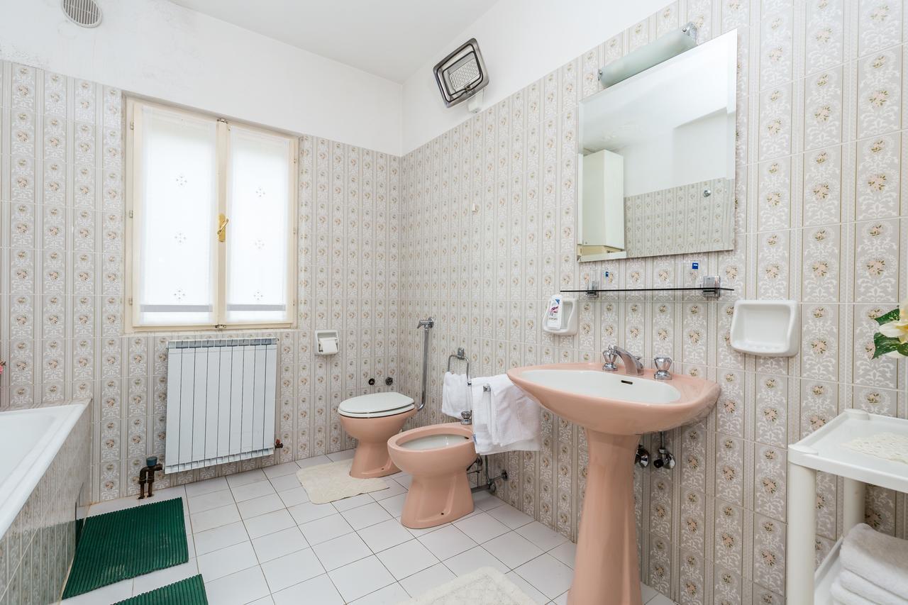 Rona Apartments Ani Ičići Buitenkant foto