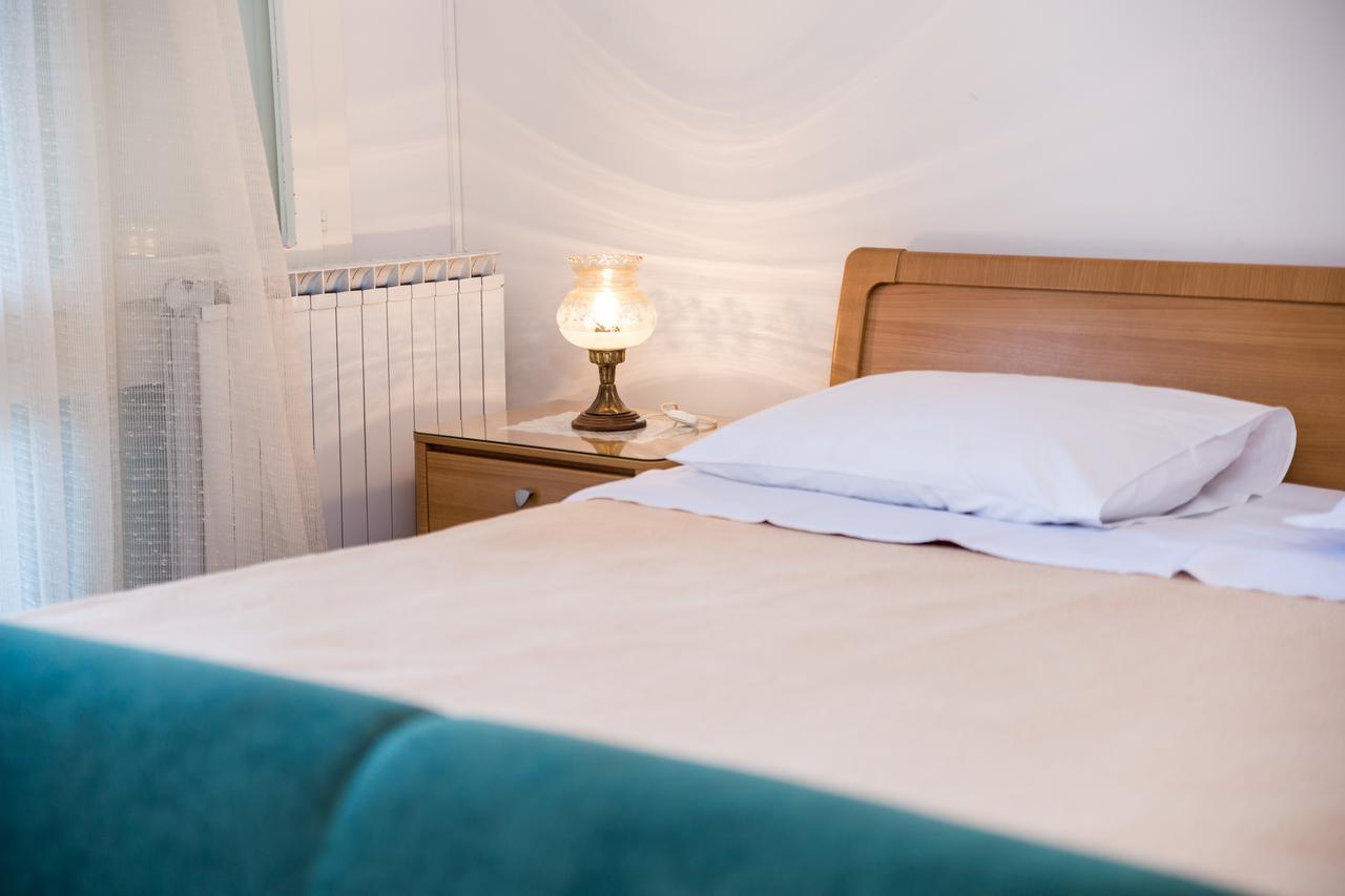 Rona Apartments Ani Ičići Buitenkant foto
