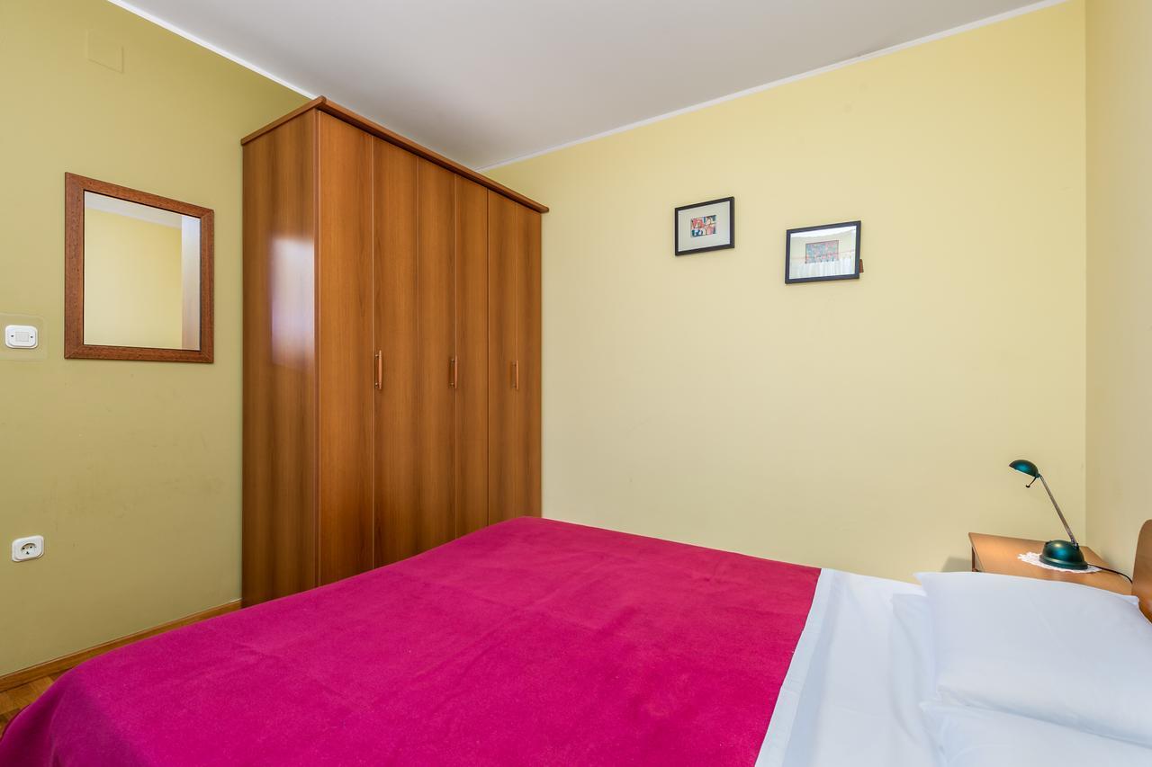 Rona Apartments Ani Ičići Buitenkant foto