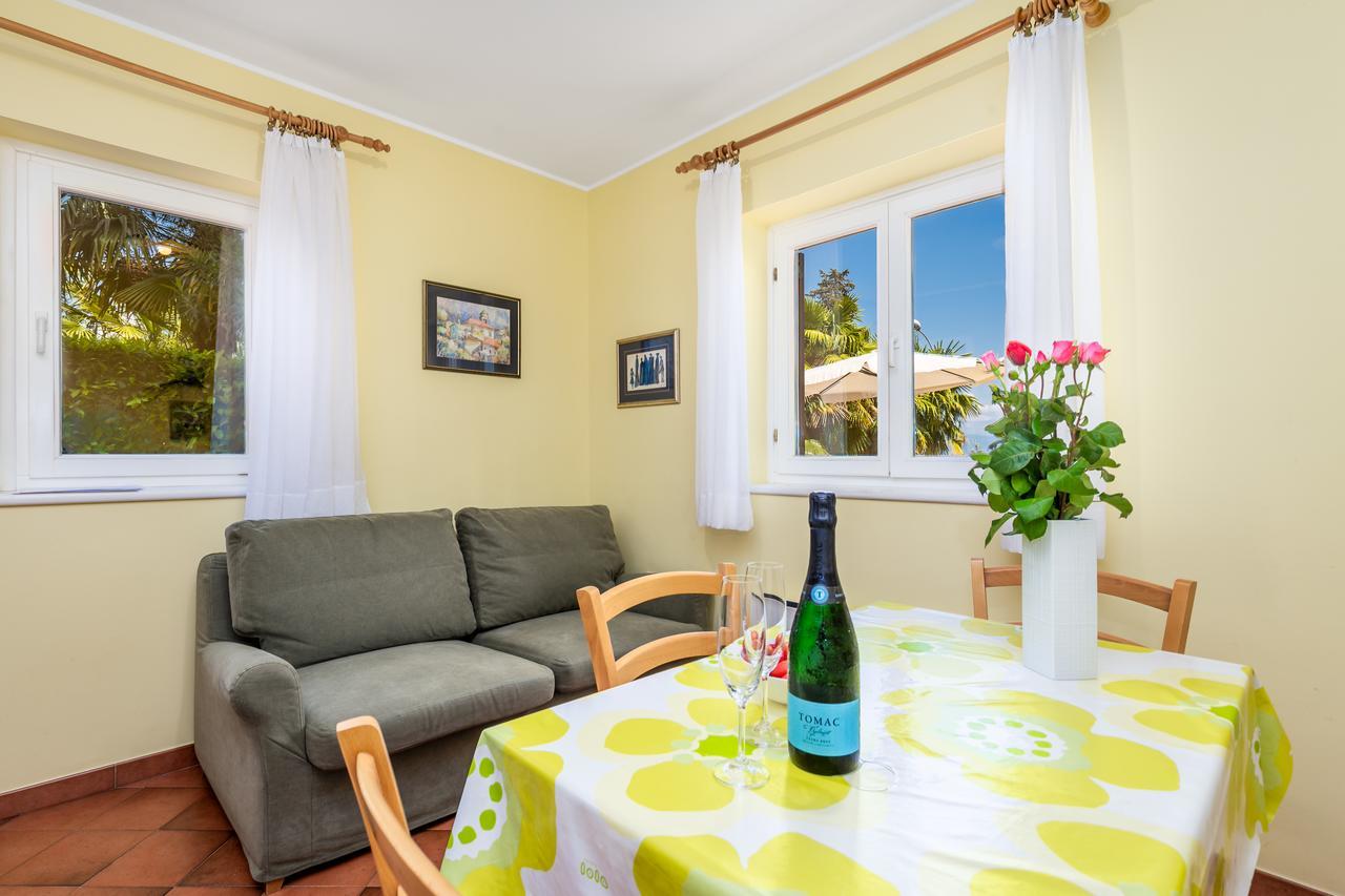 Rona Apartments Ani Ičići Buitenkant foto