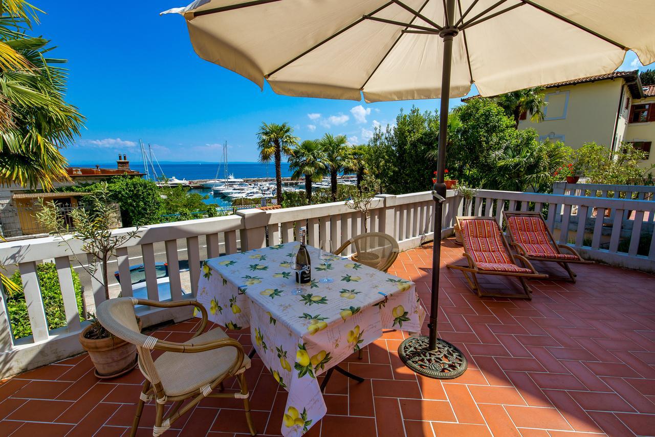 Rona Apartments Ani Ičići Buitenkant foto