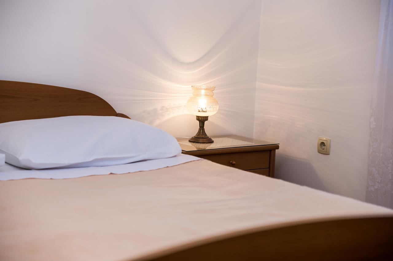 Rona Apartments Ani Ičići Buitenkant foto