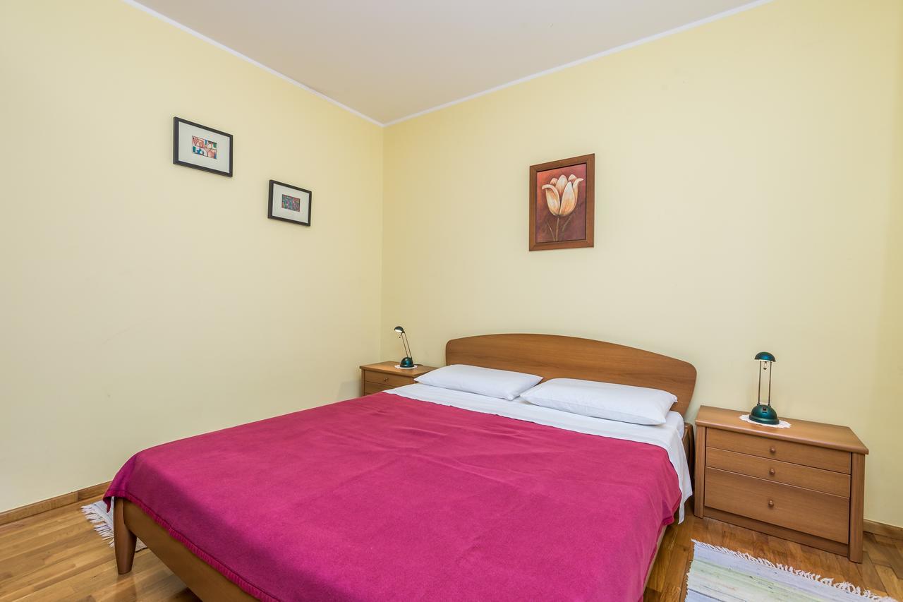 Rona Apartments Ani Ičići Buitenkant foto