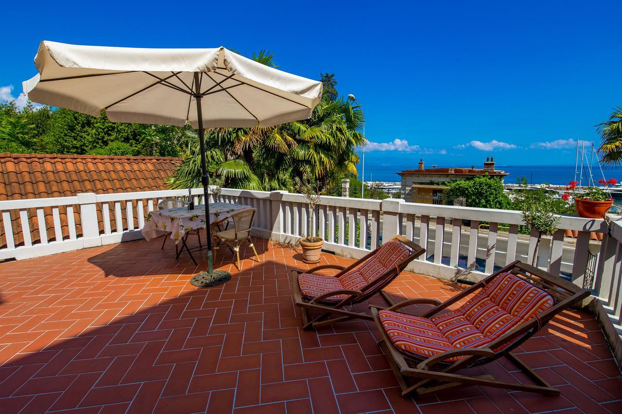 Rona Apartments Ani Ičići Buitenkant foto