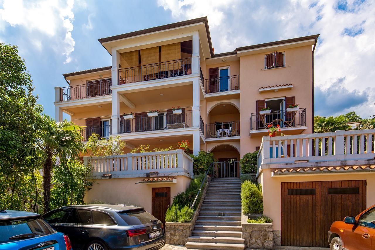 Rona Apartments Ani Ičići Buitenkant foto