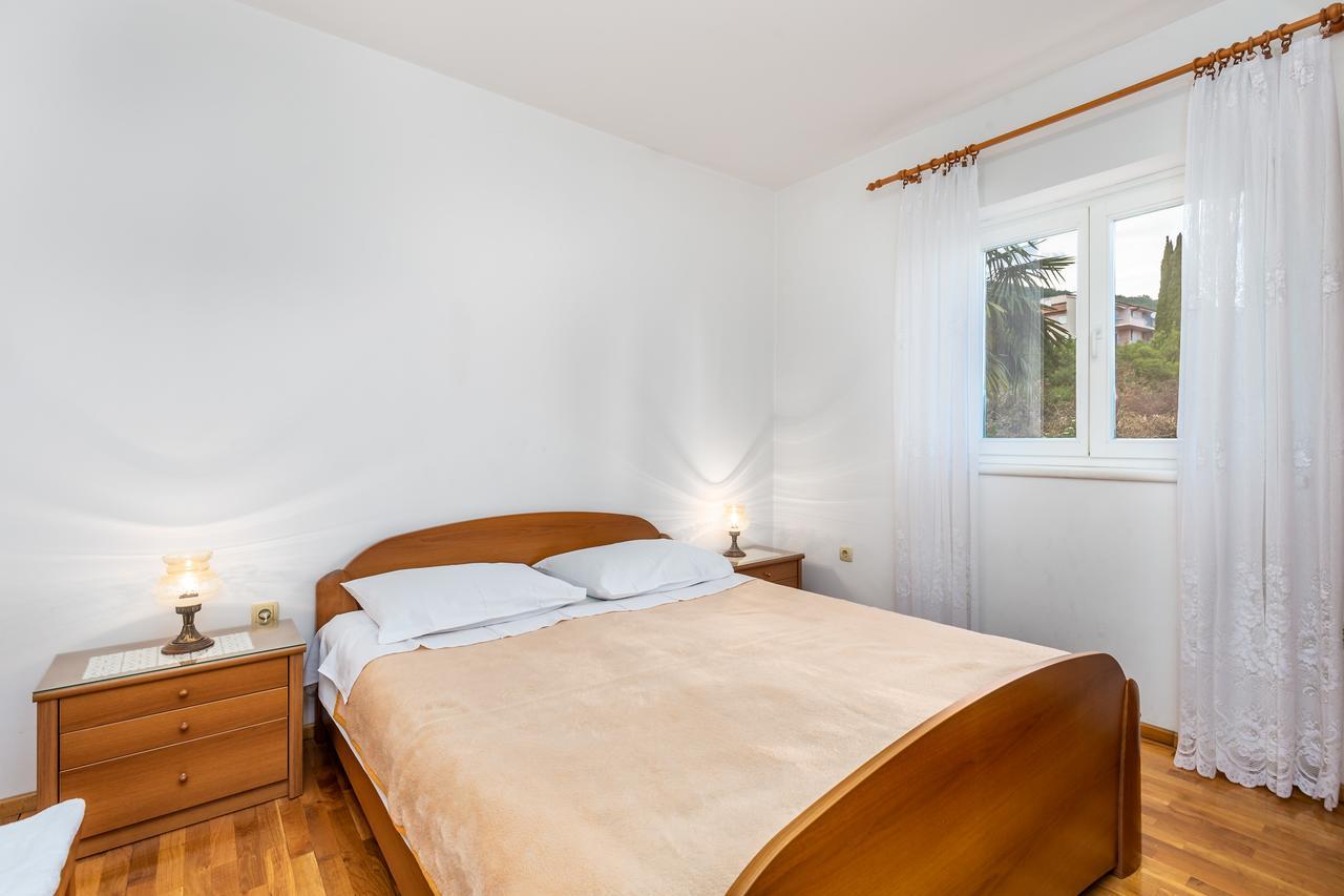 Rona Apartments Ani Ičići Buitenkant foto