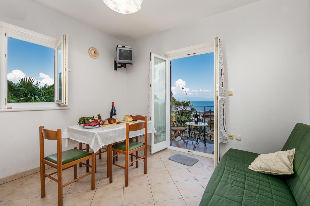 Rona Apartments Ani Ičići Buitenkant foto