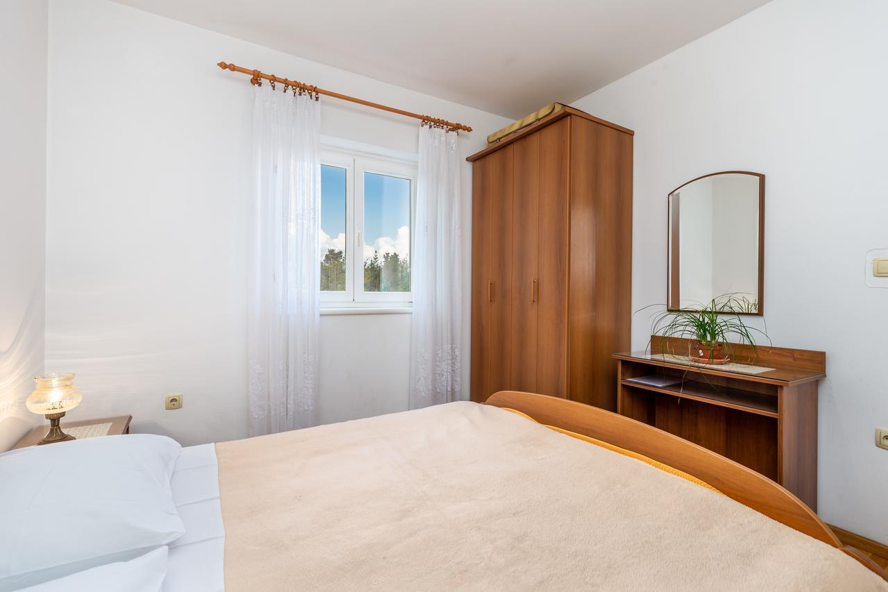 Rona Apartments Ani Ičići Buitenkant foto