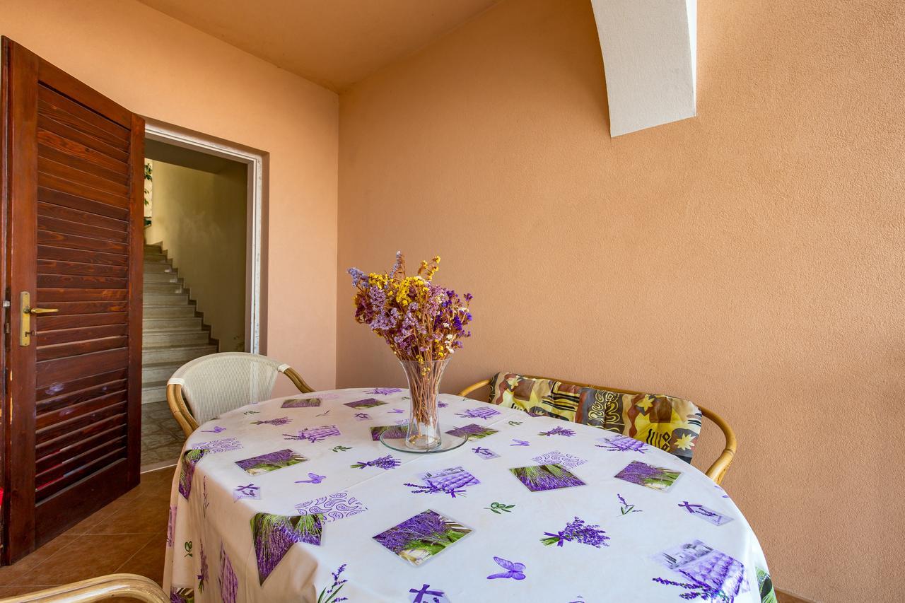 Rona Apartments Ani Ičići Buitenkant foto